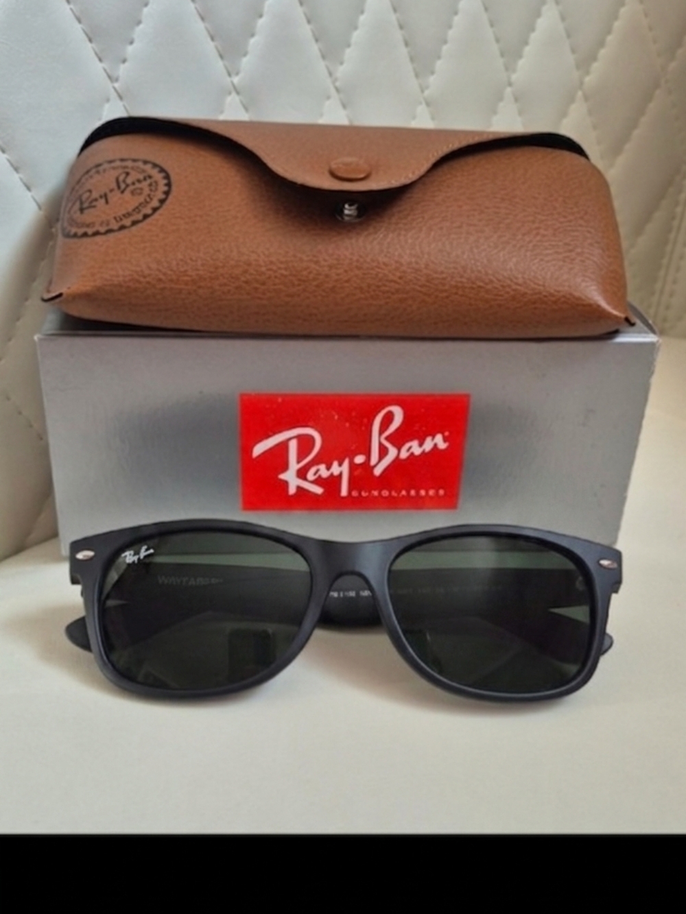 Ray-Ban Wayfarer Men's Black Sunglasses with Brown Case NEW IN BOX